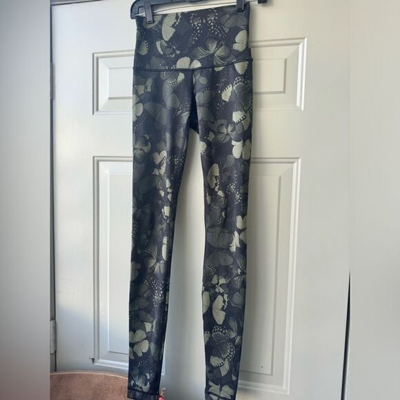 Lululemon Wunder Under Pant *Full-On Luon
Biggie So Fly Butterfly Size 4 - Picture 6 of 11